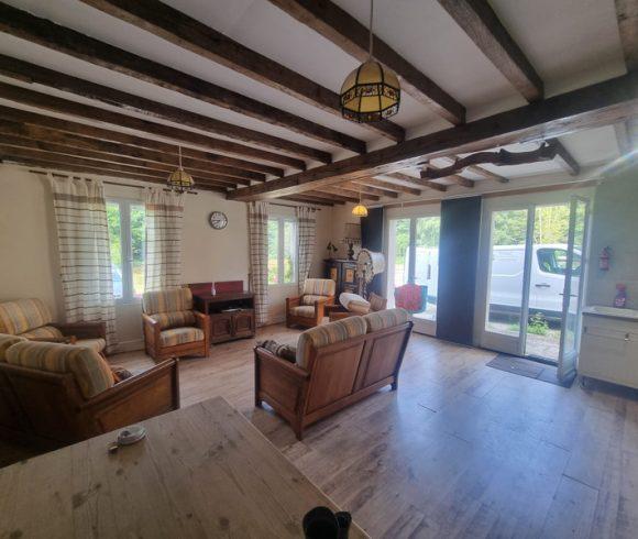 Character Property with Lake, Pool and Tennis Court – Mayenne Image