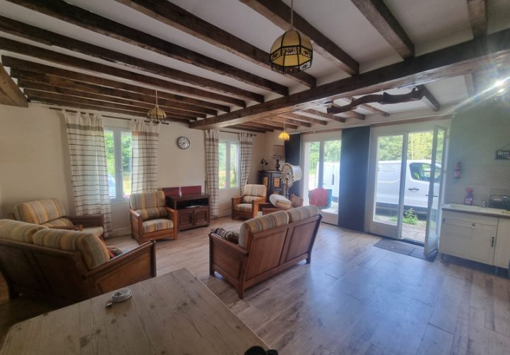 Character Property with Lake, Pool and Tennis Court – Mayenne Image