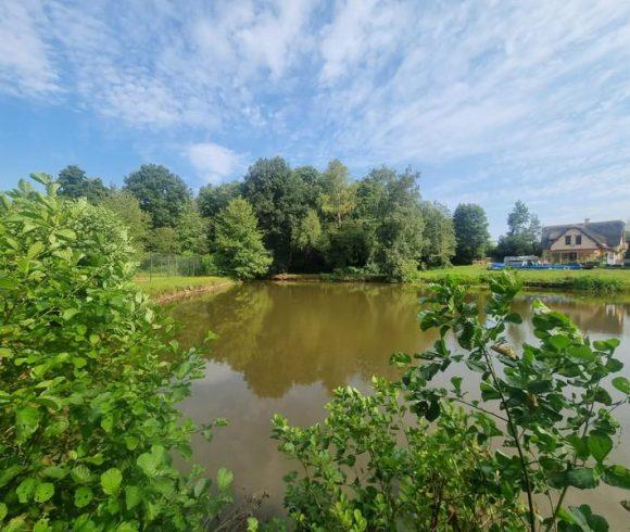 Character Property with Lake, Pool and Tennis Court – Mayenne Image