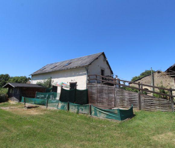 Farmhouse with 12 Lake, Gîtes & Outbuildings – Poitiers Image