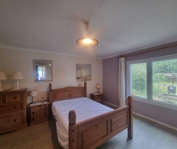 Character Property with Lake, Pool and Tennis Court – Mayenne Image