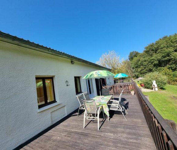 6-Bed House + 2 Gîtes, Lakes & River Frontage -Charente-Maritime Image