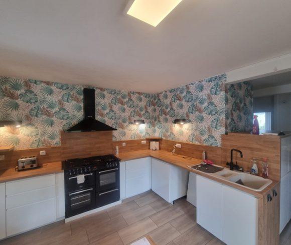 Character Property with Lake, Pool and Tennis Court – Mayenne Image