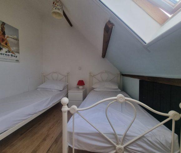 Character Property with Lake, Pool and Tennis Court – Mayenne Image