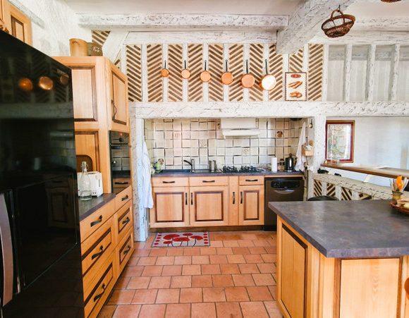 Charming Property with Barn and Lake – Dordogne Image