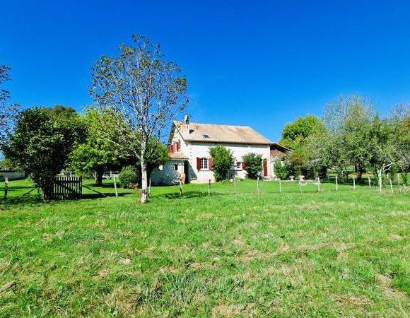 Charming Property with Barn and Lake – Dordogne Image