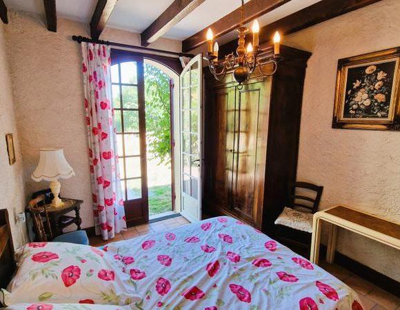 Charming Property with Barn and Lake – Dordogne Image