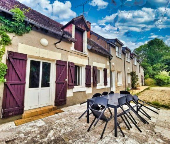 Gîte Complex with Lake and Development Potential – Loire Valley Image