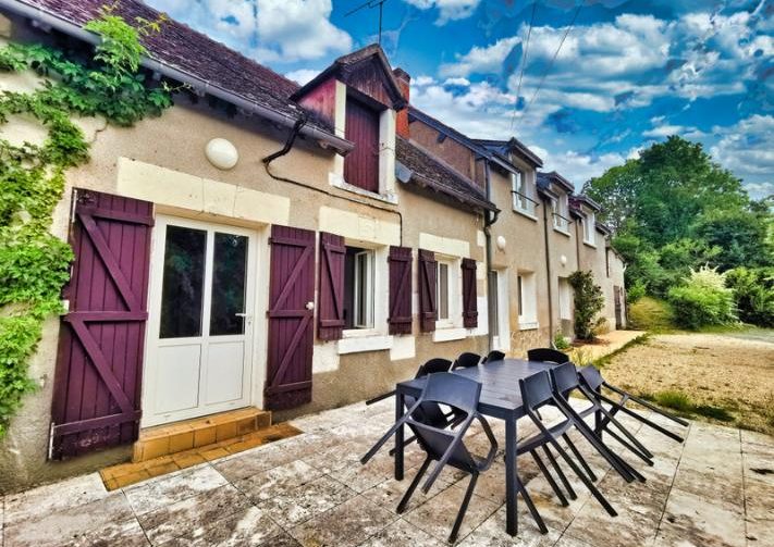 Gîte Complex with Lake and Development Potential – Loire Valley Image