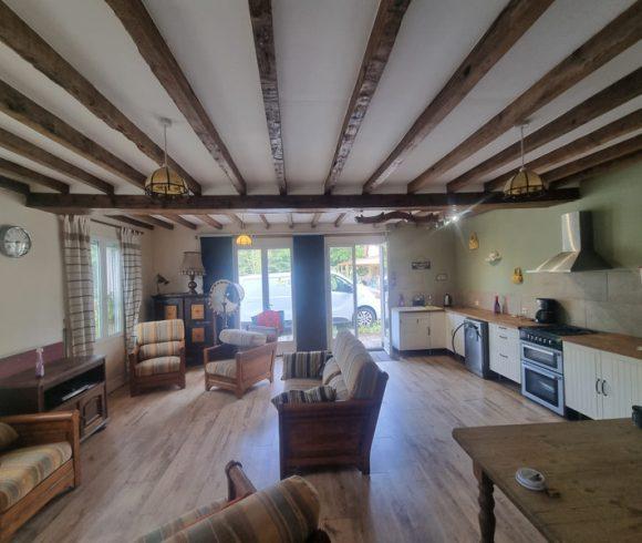 Character Property with Lake, Pool and Tennis Court – Mayenne Image