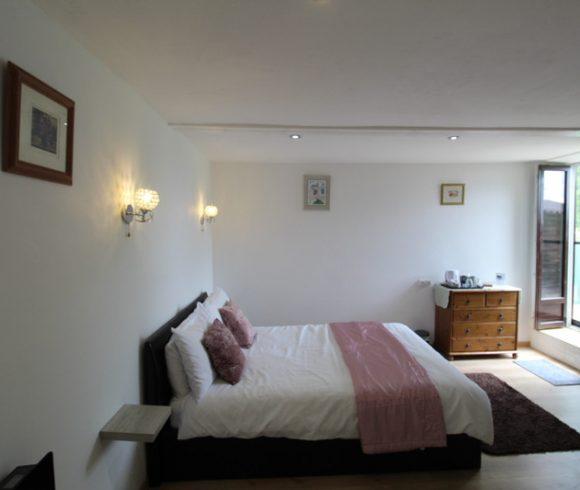 Farmhouse with 12 Lake, Gîtes & Outbuildings – Poitiers Image