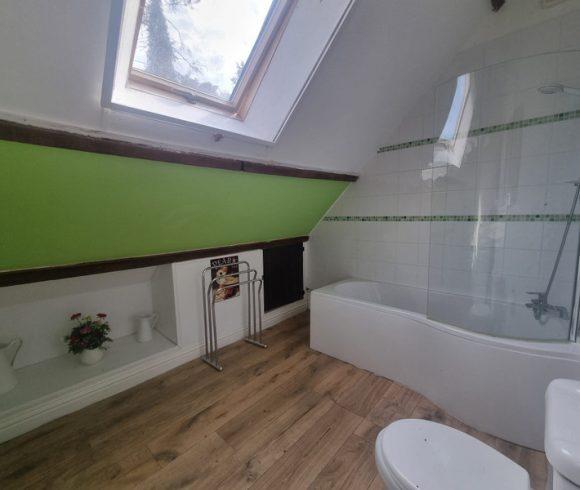 Character Property with Lake, Pool and Tennis Court – Mayenne Image