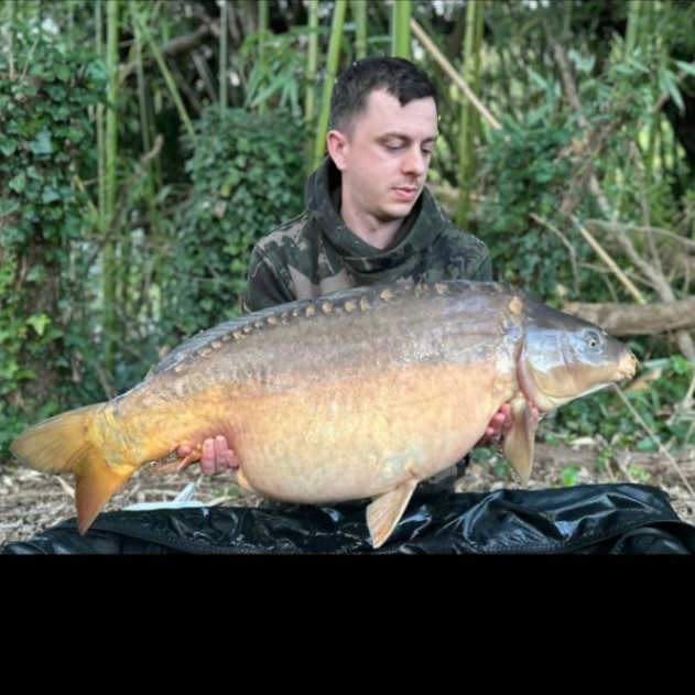 Kingfisher Lake – Carp France – 11 April, 2026