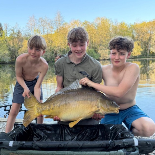 Kingfisher Lake – Carp France – 04 April, 2026