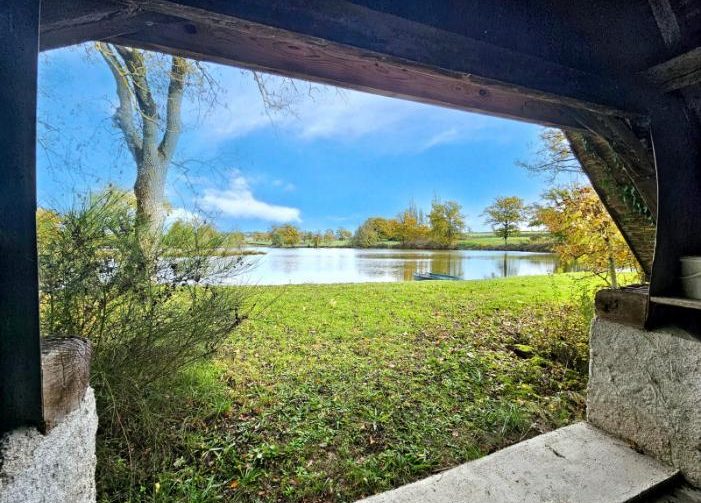 Historic Lake Estate on 23 Acres in Le Theil, Allier Image