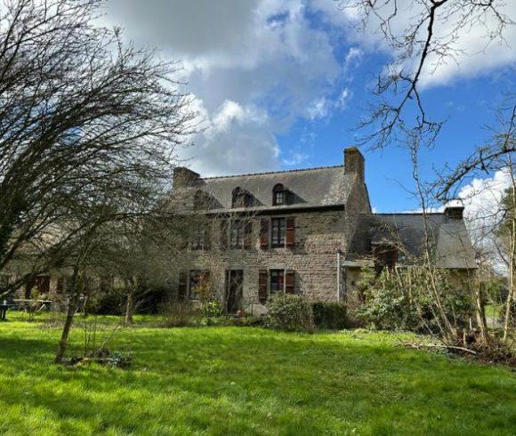 Farmhouse with Private Lake & Gîte Potential in Guilliers, Morbihan Image