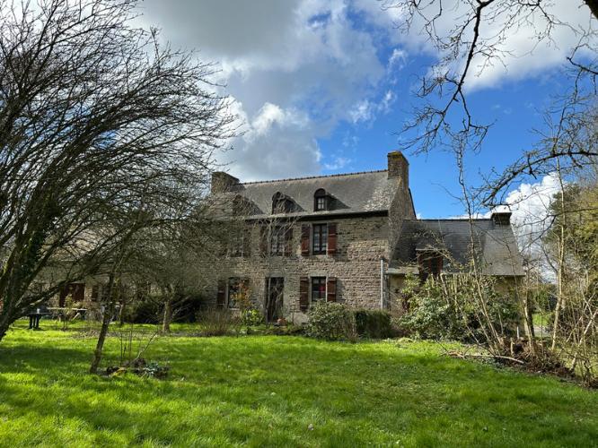 Farmhouse with Private Lake & Gîte Potential in Guilliers, Morbihan Image