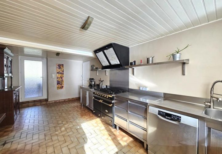 Historic Lake Estate on 23 Acres in Le Theil, Allier Image
