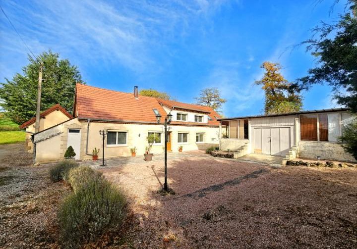 Historic Lake Estate on 23 Acres in Le Theil, Allier Image