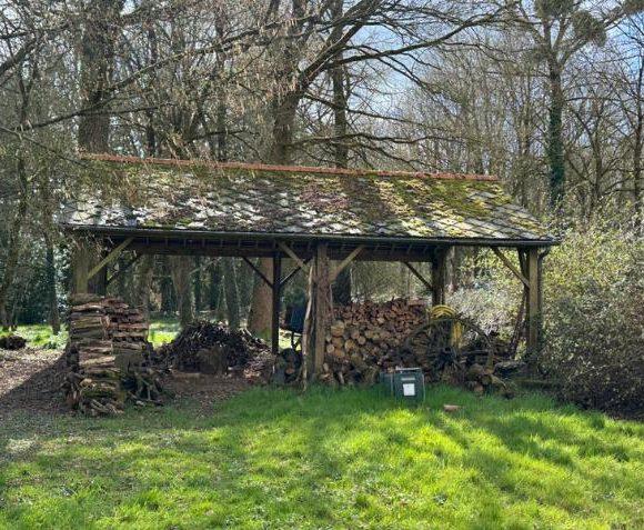 Farmhouse with Private Lake & Gîte Potential in Guilliers, Morbihan Image