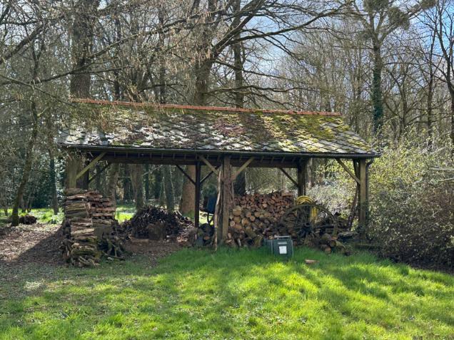 Farmhouse with Private Lake & Gîte Potential in Guilliers, Morbihan Image