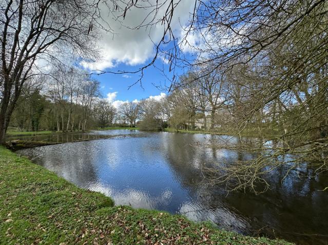 Farmhouse with Private Lake & Gîte Potential in Guilliers, Morbihan Image