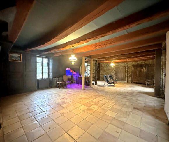 Farmhouse with Private Lake & Gîte Potential in Guilliers, Morbihan Image
