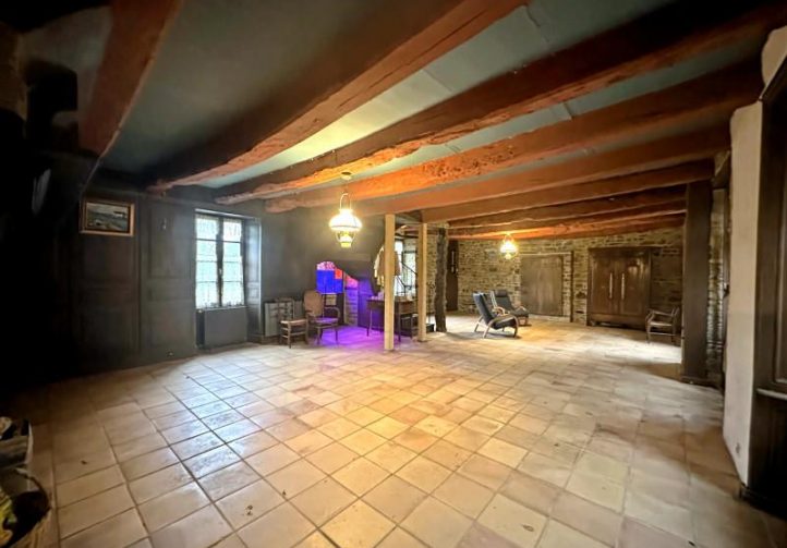 Farmhouse with Private Lake & Gîte Potential in Guilliers, Morbihan Image