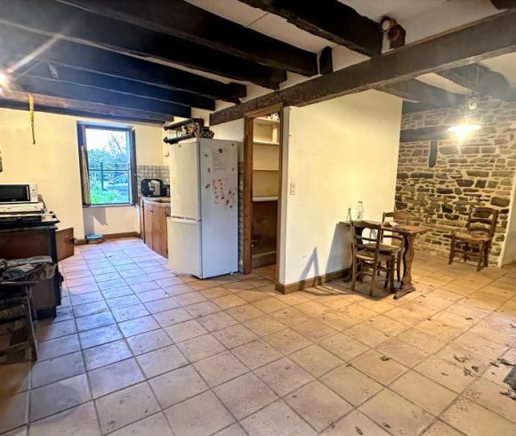 Farmhouse with Private Lake & Gîte Potential in Guilliers, Morbihan Image