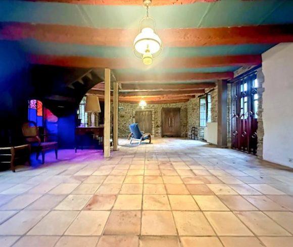 Farmhouse with Private Lake & Gîte Potential in Guilliers, Morbihan Image