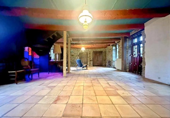 Farmhouse with Private Lake & Gîte Potential in Guilliers, Morbihan Image
