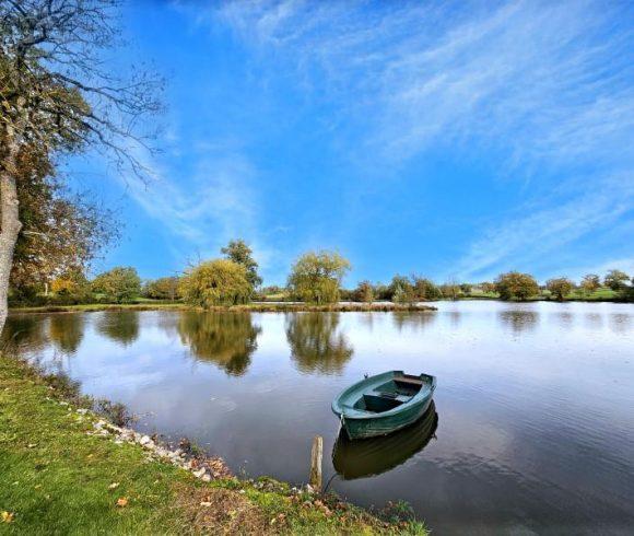Historic Lake Estate on 23 Acres in Le Theil, Allier Image