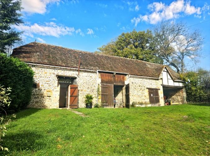 Historic Lake Estate on 23 Acres in Le Theil, Allier Image