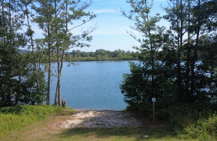 Etang de Mery Image