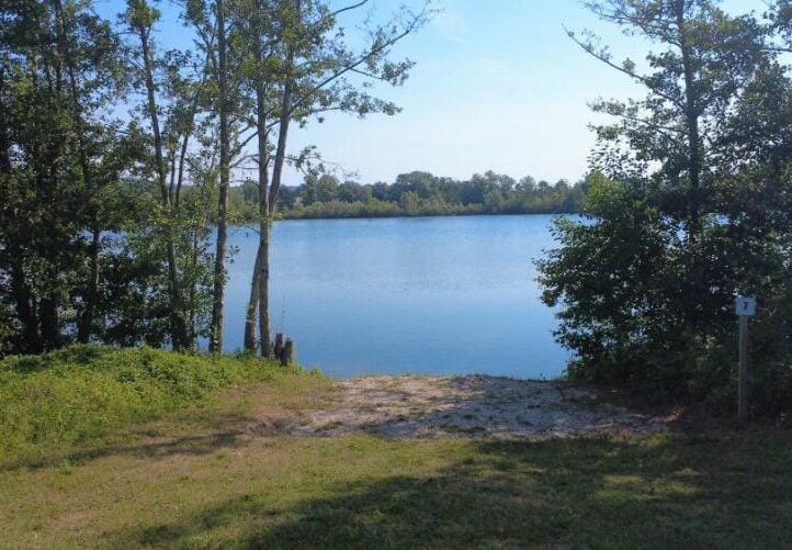 Etang de Mery Image